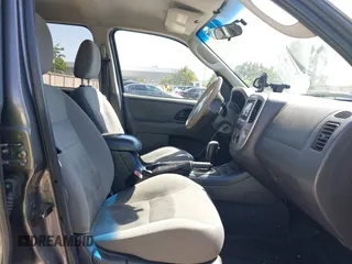 2006 Ford Escape Hybrid с VIN 1FMCU95H06KB68279, выставлен на аукционе IAAI как лот 42406108 с пробегом 178 710 миль миль и . История ставок и продаж доступна на DreamBid. Изображение 5.