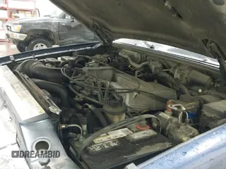 1997 Ford Explorer XLT z VIN 1FMDU35P6VUA33724, wystawiony jako IAAI lot #41843164 z przebiegiem 226 234 mil mil oraz . Historia ofert i sprzedaży dostępna na DreamBid. Obrazek 19.