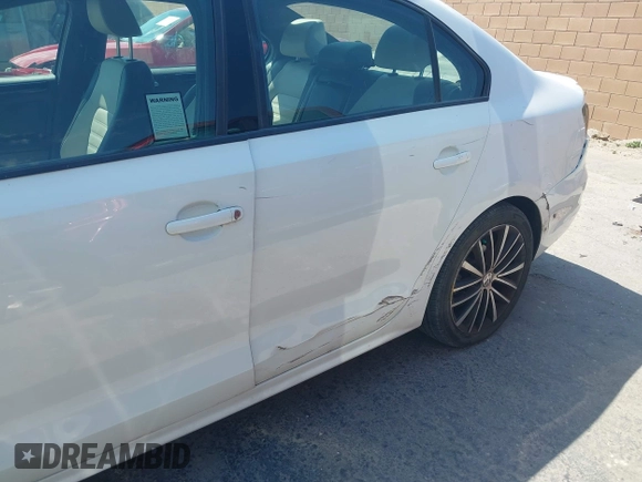 2015 Volkswagen Jetta SE с VIN 3VWD17AJ2FM406556, выставлен на аукционе IAAI как лот 42676945 с пробегом 153 903 миль миль и . История ставок и продаж доступна на DreamBid. Изображение 6.