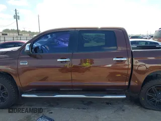 2017 Toyota Tundra Platinum z VIN 5TFAW5F10HX626991, wystawiony jako IAAI lot #41778320 z przebiegiem 211 484 mil mil oraz . Historia ofert i sprzedaży dostępna na DreamBid. Obrazek 14.