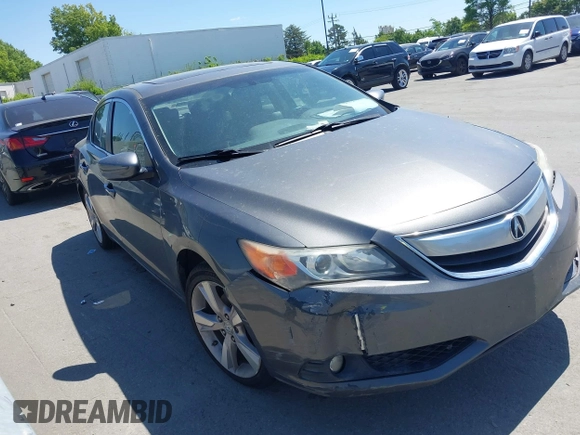2013 Acura ILX Tech Pkg with VIN 19VDE1F7XDE007976, listed as a IAAI auction lot 42052098 with 119,494 mi miles. Bid and sale history available at carsss.com. Image 1.