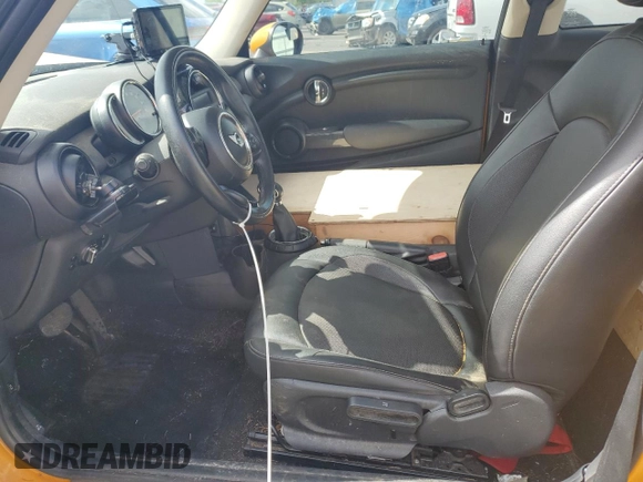 2016 MINI Hardtop with VIN WMWXP5C57G3B14701, listed as a Copart auction lot 58351545 with 111,647 mi miles and Salvage title. Bid and sale history available at DreamBid. Image 7.