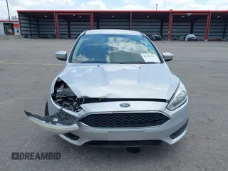 2018 Ford Focus SE z VIN 1FADP3FE9JL241661, wystawiony jako IAAI lot #42103513 z przebiegiem 117 003 mil mil oraz . Historia ofert i sprzedaży dostępna na DreamBid. Obrazek 12.