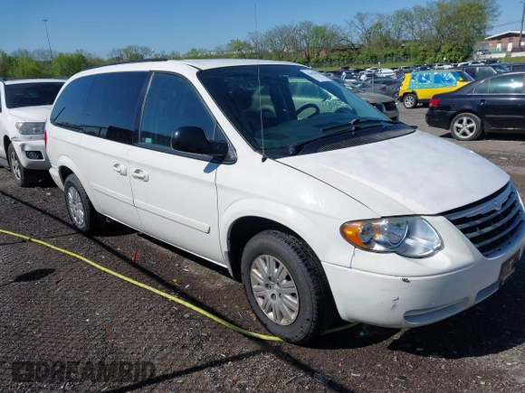 2007 Chrysler Town & Country LWB LX with VIN 2A4GP44R77R190593, listed as a IAAI auction lot 42041817 with 83,938 mi miles. Bid and sale history available at carsss.com. Image 1.