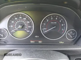 2015 BMW 3 Series 328i xDrive с VIN WBA3B5G55FNS18689, выставлен на аукционе IAAI как лот 42188139 с пробегом 90 612 миль миль и . История ставок и продаж доступна на DreamBid. Изображение 7.