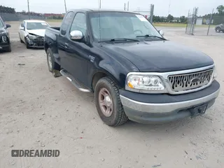 2000 Ford F-150 XL z VIN 1FTRX07W9YKB27455, wystawiony jako IAAI lot #42197973 z przebiegiem 211 160 mil mil oraz . Historia ofert i sprzedaży dostępna na DreamBid. Obrazek 1.