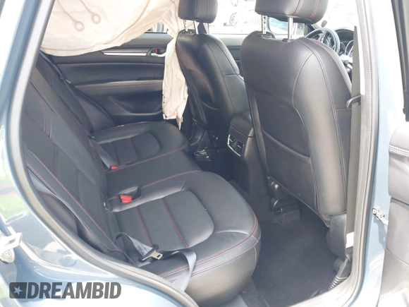 2024 Mazda CX-5 S Carbon Edition z VIN JM3KFBCLXR0521353, wystawiony jako IAAI lot #42351444 z przebiegiem 17 270 mil mil oraz . Historia ofert i sprzedaży dostępna na DreamBid. Obrazek 8.