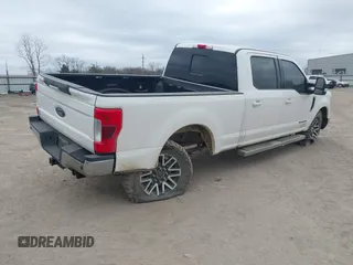 2018 Ford Super Duty F-250 SRW XL with VIN 1FT7W2BT0JEB65096, listed as a IAAI auction lot 41685411 with 124,359 mi miles. Bid and sale history available at carsss.com. Image 4.