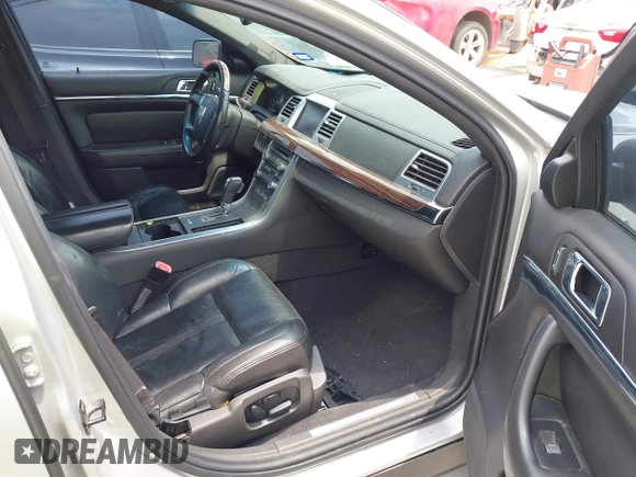 2009 Lincoln MKS с VIN 1LNHM94R99G611617, выставлен на аукционе IAAI как лот 42288299 с пробегом 115 320 миль миль и . История ставок и продаж доступна на DreamBid. Изображение 5.