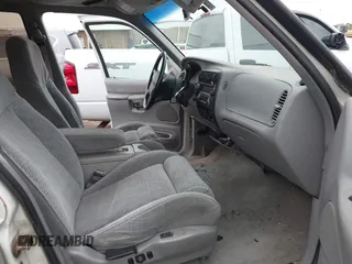 1996 Ford Explorer XL z VIN 1FMDU34XXTZA17284, wystawiony jako IAAI lot #42208106 z przebiegiem 167 098 mil mil oraz . Historia ofert i sprzedaży dostępna na DreamBid. Obrazek 5.