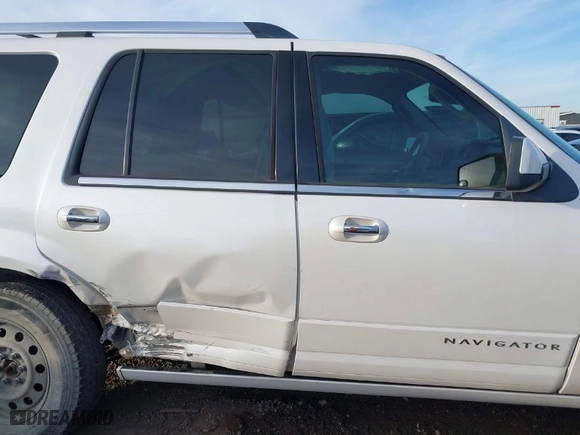 2010 Lincoln Navigator with VIN 5LMJJ2J55AEJ08571, listed as a IAAI auction lot 41400627 with 254,067 mi miles. Bid and sale history available at carsss.com. Image 14.