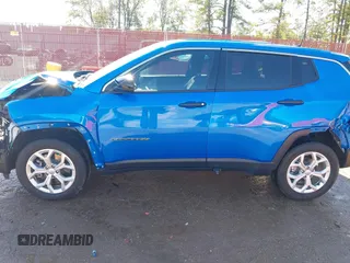2024 Jeep Compass Sport с VIN 3C4NJDAN7RT139515, выставлен на аукционе IAAI как лот 40888483 с пробегом 7 253 миль миль и . История ставок и продаж доступна на DreamBid. Изображение 14.