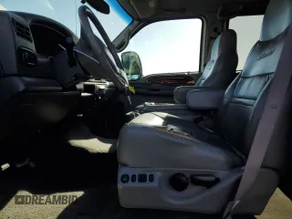 2000 Ford Excursion Limited with VIN 1FMNU43S5YEE00578, listed as a Copart auction lot 51842985 with 174,089 mi miles and Clean title. Bid and sale history available at DreamBid. Image 7.