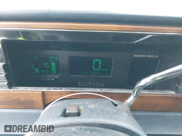 1991 Lincoln Continental with VIN 1LNCM9745MY632946, listed as a IAAI auction lot 41561785 with 124,186 mi miles and . Bid and sale history available at DreamBid. Image 7.