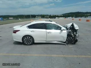 2018 Nissan Altima 2.5 SV with VIN 1N4AL3AP0JC158031, listed as a IAAI auction lot 37071088 with 1 mi miles. Bid and sale history available at carsss.com. Image 14.