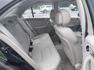2007 Mercedes-Benz C 230 Sport z VIN WDBRF52H27E027699, wystawiony jako IAAI lot #42502206 z przebiegiem 184 039 mil mil oraz . Historia ofert i sprzedaży dostępna na DreamBid. Obrazek 8.