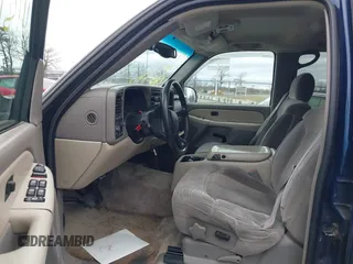 2001 Chevrolet Suburban LT with VIN 3GNFK16T01G274413, listed as a IAAI auction lot 41811161 with 203,947 mi miles. Bid and sale history available at carsss.com. Image 5.