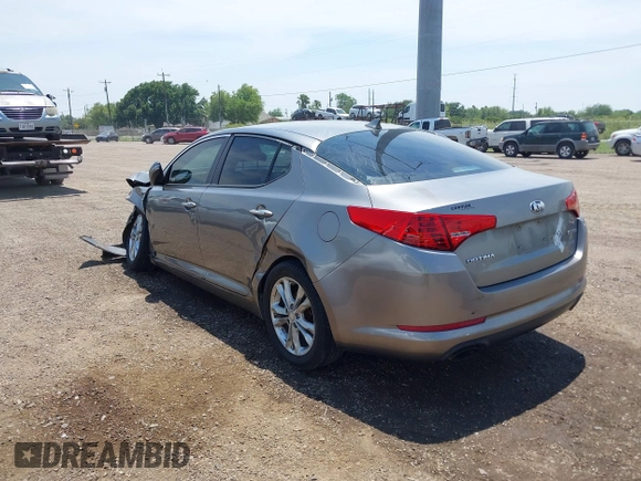 2013 Kia Optima EX z VIN 5XXGN4A7XDG258162, wystawiony jako IAAI lot #42228606 z przebiegiem 129 296 mil mil oraz . Historia ofert i sprzedaży dostępna na DreamBid. Obrazek 3.