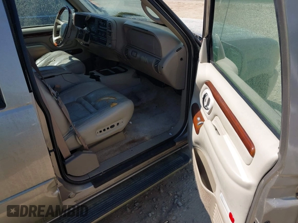 2000 Cadillac Escalade z VIN 1GYEK63R2YR209125, wystawiony jako IAAI lot #41854270 z przebiegiem 198 017 mil mil oraz . Historia ofert i sprzedaży dostępna na DreamBid. Obrazek 5.