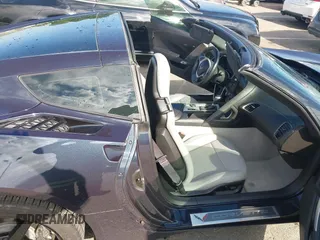 2015 Chevrolet Corvette 1LT z VIN 1G1YB2D74F5103152, wystawiony jako IAAI lot #42206302 z przebiegiem 50 260 mil mil oraz . Historia ofert i sprzedaży dostępna na DreamBid. Obrazek 21.