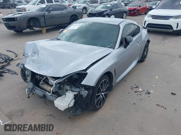2023 Toyota 86 z VIN JF1ZNBC15P8759916, wystawiony jako IAAI lot #42160271 z przebiegiem 28 360 mil mil oraz . Historia ofert i sprzedaży dostępna na DreamBid. Obrazek 21.