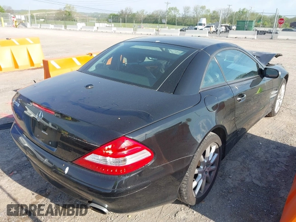 2007 Mercedes-Benz SL 550 с VIN WDBSK71F27F132696, выставлен на аукционе IAAI как лот 42053879 с пробегом 115 093 миль миль и . История ставок и продаж доступна на DreamBid. Изображение 4.