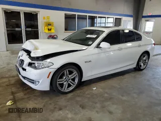 2013 BMW 5 Series 528i xDrive z VIN WBAXH5C55DD113868, wystawiony jako Copart lot #52353075 z przebiegiem 122 643 mil mil oraz Szkody całkowita. Historia ofert i sprzedaży dostępna na DreamBid. Obrazek 1.