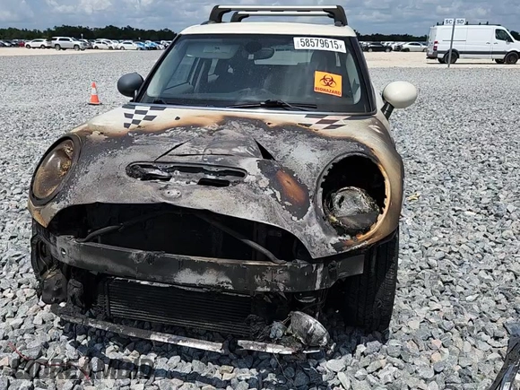 2015 MINI Hardtop 4 Door S z VIN WMWXU3C50F2B56953, wystawiony jako Copart lot #58579615 z przebiegiem Nie podano mil oraz Szkoda całkowita • Salvage title. Historia ofert i sprzedaży dostępna na DreamBid. Obrazek 13.