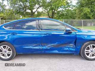 2018 Ford Fusion SE z VIN 3FA6P0LU9JR171096, wystawiony jako IAAI lot #42329683 z przebiegiem 126 463 mil mil oraz . Historia ofert i sprzedaży dostępna na DreamBid. Obrazek 17.