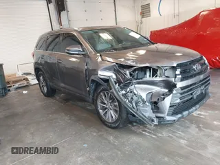 2018 Toyota Highlander SE with VIN 5TDKZRFH3JS270922, listed as a IAAI auction lot 42291206 with 88,713 mi miles and . Bid and sale history available at DreamBid. Image 1.
