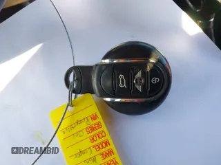 2016 MINI Hardtop 4 Door z VIN WMWXU1C54G2D09582, wystawiony jako IAAI lot #41754947 z przebiegiem 113 405 mil mil oraz . Historia ofert i sprzedaży dostępna na DreamBid. Obrazek 11.