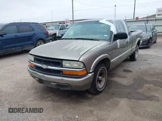 1999 Chevrolet S-10 LS with VIN 1GCCS19X0XK146913, listed as a IAAI auction lot 41610660 with 257,660 mi miles. Bid and sale history available at carsss.com. Image 2.