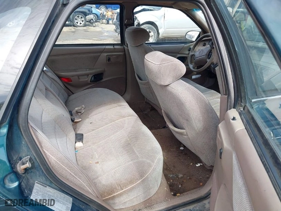 1995 Mercury Sable GS with VIN 1MELM50U8SA632936, listed as a IAAI auction lot 41695182 with 124,194 mi miles. Bid and sale history available at carsss.com. Image 8.