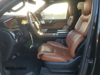 2019 Lincoln Navigator Reserve z VIN 5LMJJ2LT4KEL10282, wystawiony jako Copart lot #68874313 z przebiegiem 67 877 mil mil oraz . Historia ofert i sprzedaży dostępna na DreamBid. Obrazek 7.