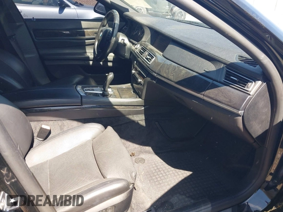 2011 BMW 7 Series 750Li с VIN WBAKB8C57BC851865, выставлен на аукционе IAAI как лот 42229423 с пробегом 92 728 миль миль и . История ставок и продаж доступна на DreamBid. Изображение 5.