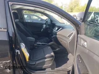 2017 Hyundai Tucson SE with VIN KM8J23A49HU261130, listed as a IAAI auction lot 42093943 with 104,680 mi miles and . Bid and sale history available at DreamBid. Image 5.