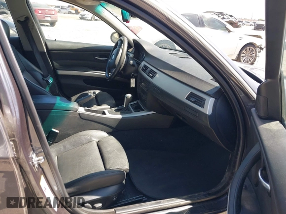 2006 BMW 3 Series 330i with VIN WBAVB33596PS11719, listed as a IAAI auction lot 42542636 with 204,821 mi miles and . Bid and sale history available at DreamBid. Image 5.