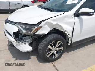 2018 Toyota RAV4 XLE с VIN JTMWFREV3JD121908, выставлен на аукционе IAAI как лот 42140675 с пробегом 114 819 миль миль и . История ставок и продаж доступна на DreamBid. Изображение 6.