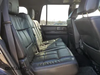 2010 Lincoln Navigator z VIN 5LMJJ2J57AEJ06191, wystawiony jako Copart lot #49532805 z przebiegiem 198 206 mil mil oraz Czysty tytuł • Clean title. Historia ofert i sprzedaży dostępna na DreamBid. Obrazek 11.