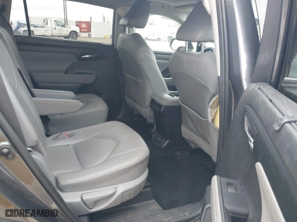 2020 Toyota Highlander XLE with VIN 5TDHZRAH5LS004127, listed as a IAAI auction lot 41763819 with 53,228 mi miles. Bid and sale history available at carsss.com. Image 8.