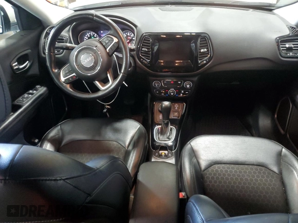 2021 Jeep Compass Latitude z VIN 3C4NJDBB5MT512547, wystawiony jako Copart lot #56885125 z przebiegiem 89 980 mil mil oraz Szkoda całkowita • Salvage title. Historia ofert i sprzedaży dostępna na DreamBid. Obrazek 8.