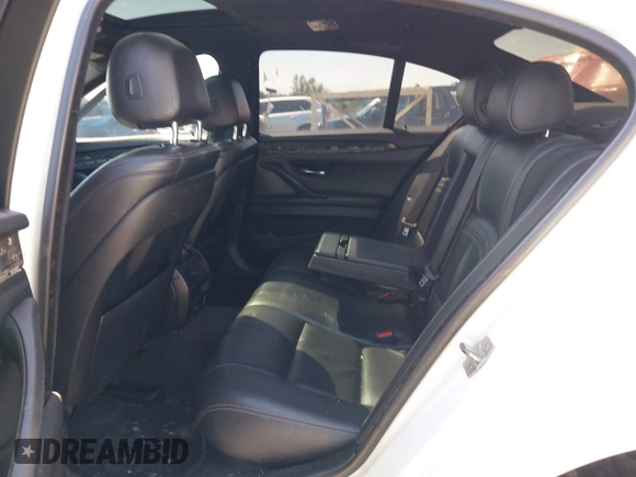 2015 BMW 5 Series 535i z VIN WBA5B1C51FD920568, wystawiony jako IAAI lot #42182520 z przebiegiem Nie podano mil oraz . Historia ofert i sprzedaży dostępna na DreamBid. Obrazek 8.