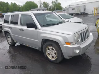 2007 Jeep Patriot Sport z VIN 1J8FF28W77D396064, wystawiony jako IAAI lot #42247274 z przebiegiem 128 455 mil mil oraz . Historia ofert i sprzedaży dostępna na DreamBid. Obrazek 1.