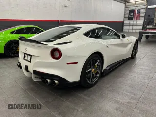 2016 Ferrari F12 z VIN ZFF74UFA2G0214140, wystawiony jako Copart lot #81488384 z przebiegiem 11 434 mil mil oraz Tytuł czysty. Historia ofert i sprzedaży dostępna na DreamBid. Obrazek 4.