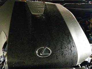 2024 Lexus IS 350 F Sport z VIN JTHGZ1E23R5036655, wystawiony jako IAAI lot #40898566 z przebiegiem 2 724 mil mil oraz . Historia ofert i sprzedaży dostępna na DreamBid. Obrazek 19.