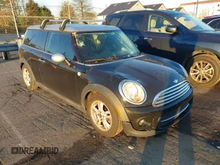 2012 MINI Clubman z VIN WMWZF3C5XCT189559, wystawiony jako IAAI lot #41866550 z przebiegiem 154 721 mil mil oraz . Historia ofert i sprzedaży dostępna na DreamBid. Obrazek 1.