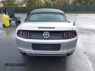 2014 Ford Mustang V6 с VIN 1ZVBP8EM9E5316695, выставлен на аукционе IAAI как лот 41778042 с пробегом 75 439 миль миль и . История ставок и продаж доступна на DreamBid. Изображение 16.