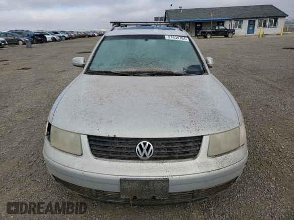 2000 Volkswagen Passat z VIN WVWRH23B6YE274455, wystawiony jako Copart lot #81634704 z przebiegiem 154 076 mil mil oraz Czysty tytuł • Clean title. Historia ofert i sprzedaży dostępna na DreamBid. Obrazek 5.