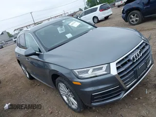 2018 Audi Q5 Premium Plus z VIN WA1BNAFY1J2018679, wystawiony jako IAAI lot #42515364 z przebiegiem 58 818 mil mil oraz . Historia ofert i sprzedaży dostępna na DreamBid. Obrazek 1.