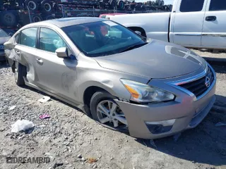 2015 Nissan Altima 2.5 with VIN 1N4AL3AP4FC207125, listed as a IAAI auction lot 41464562 with 141,280 mi miles. Bid and sale history available at carsss.com. Image 1.